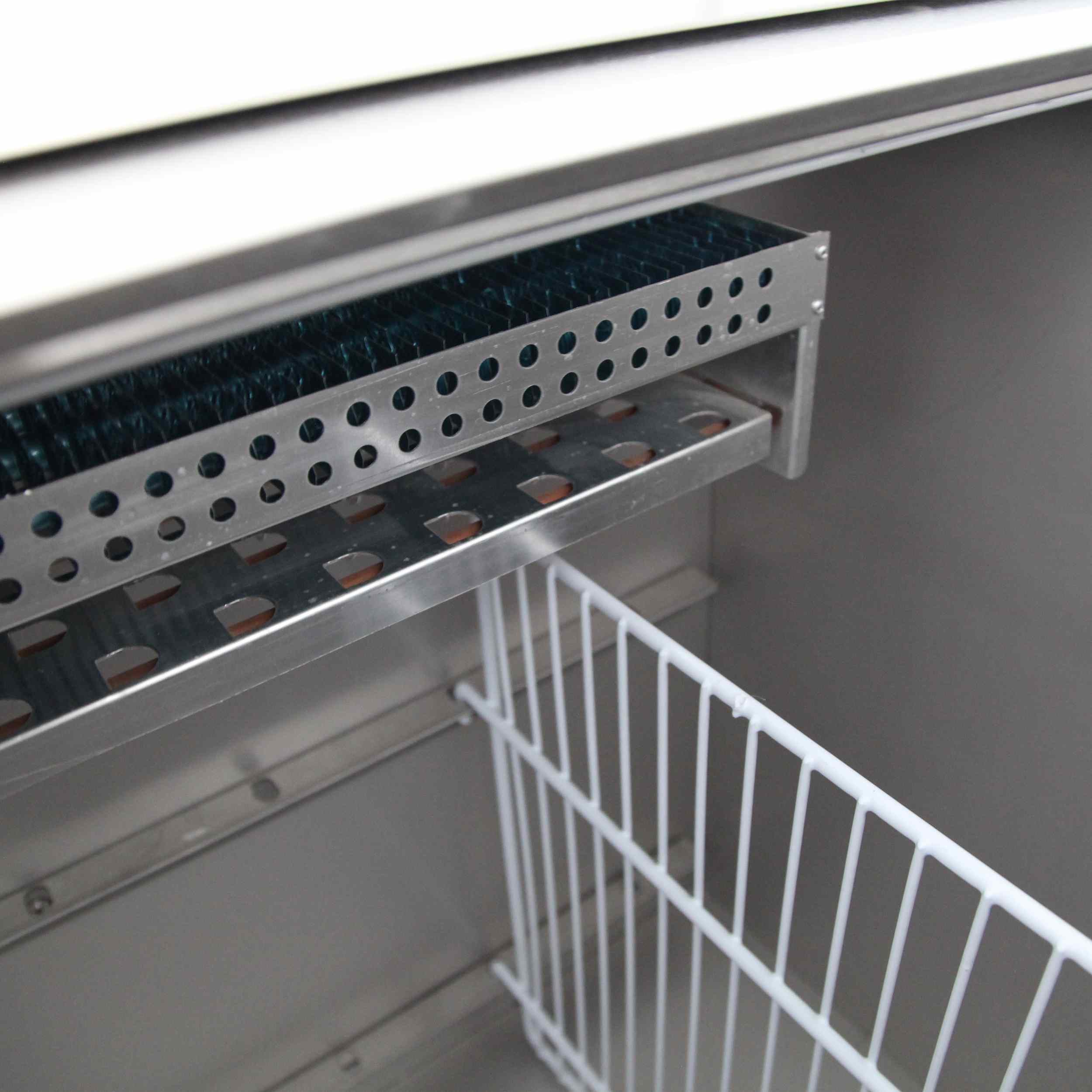 Réfrigérateur professionnel à boissons inox 155 L statique positif - BHC100X1 - Tefcold en cuisine professionnelle