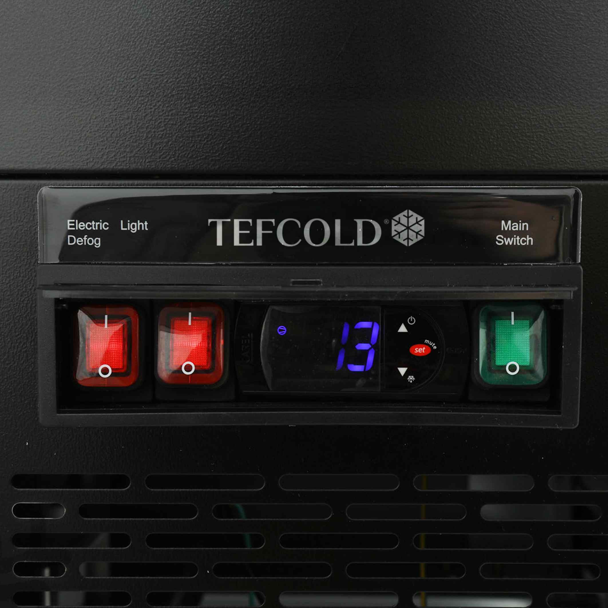 Vitrine réfrigérée professionnelle 2 portes vitrées coulissantes noire capacité 432 litres - PDA3-CTF150B-1 - Tefcold en cuisine professionnelle