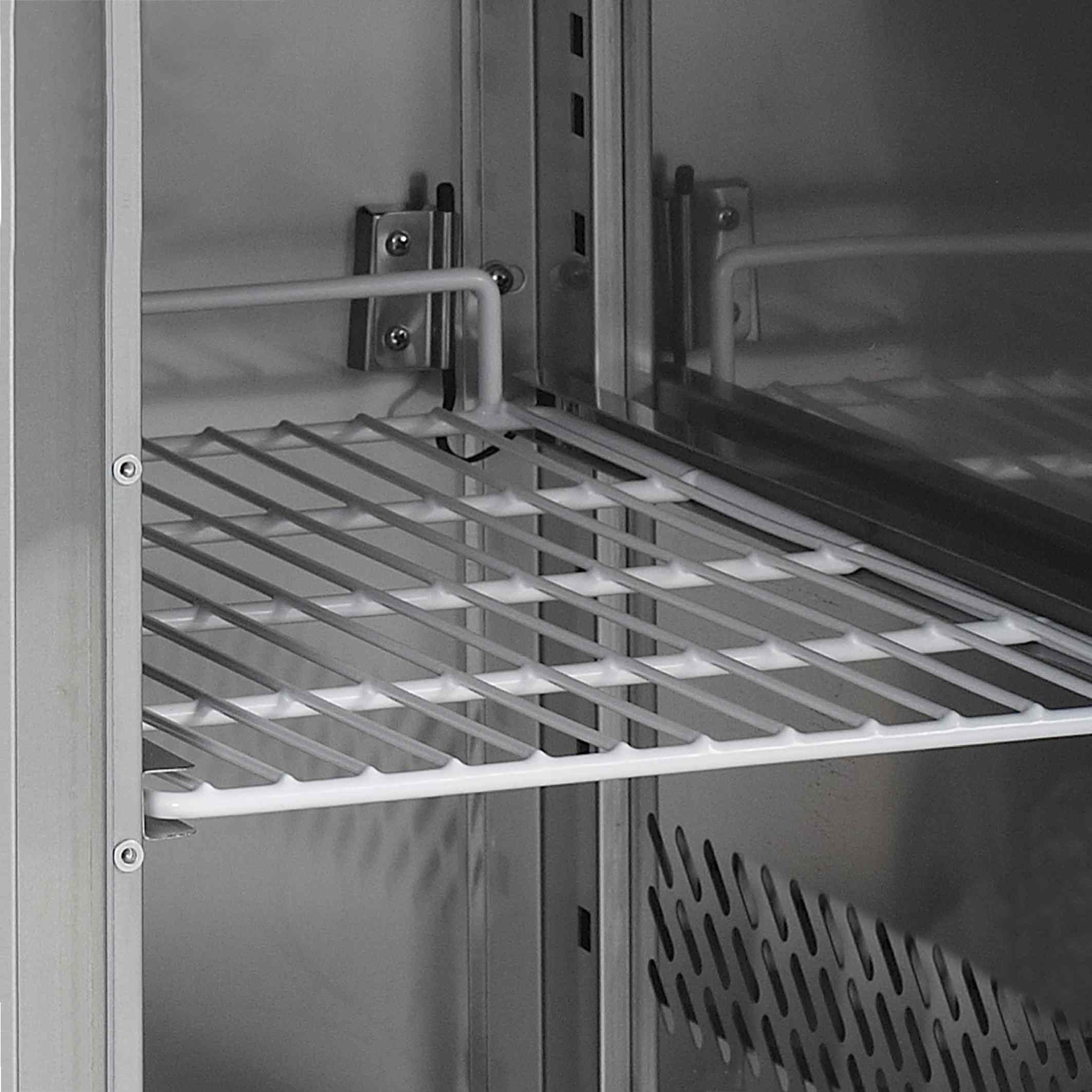 Vitrine réfrigérée professionnelle 3 portes pleines positive capacité 368 litres - SA1365 S/S - Tefcold en cuisine professionnelle