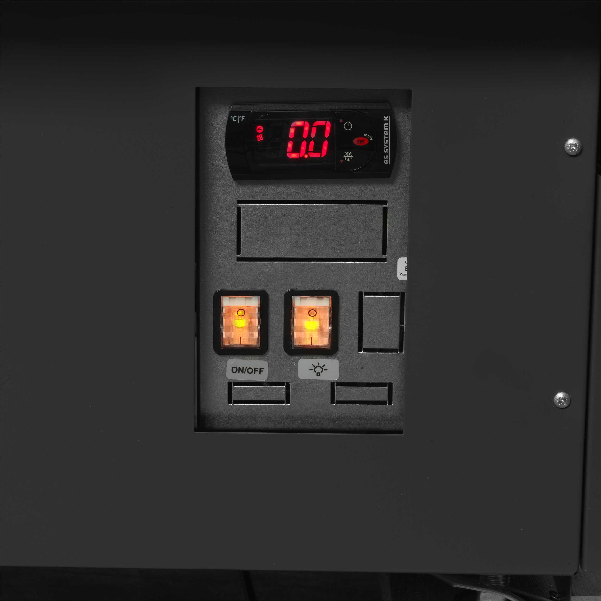 Module de coin professionnel réfrigéré avec façade vitrée anti-buée et éclairage LED - SOCA90INTB - Tefcold en cuisine professionnelle