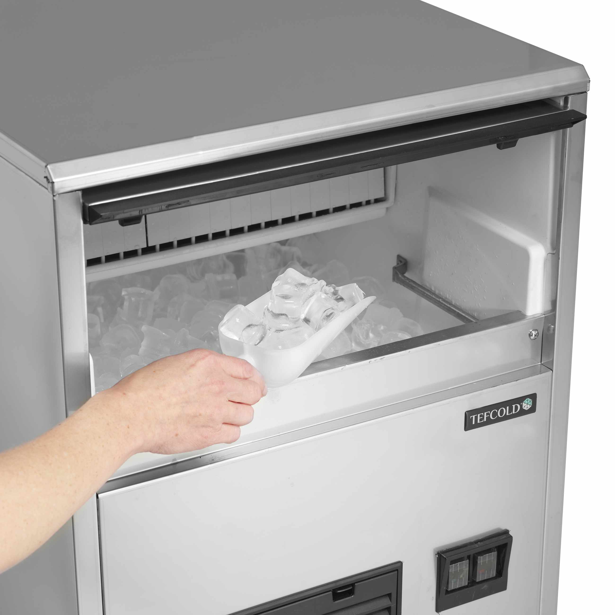 Machine à glaçons professionnelle autonome compartiment de stockage, production 85 kg/24h, capacité de stockage 40 kg, refroidissement par air - TC85 - Tefcold en cuisine professionnelle